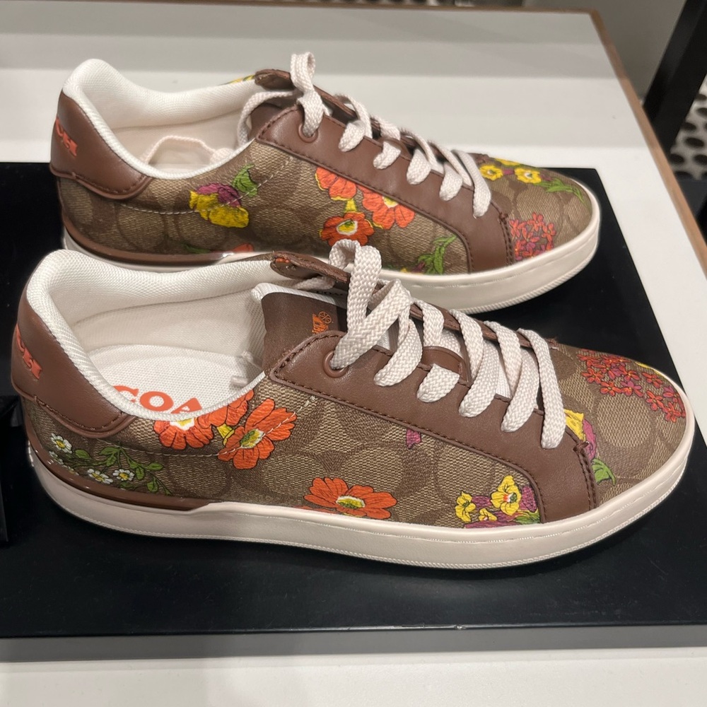 NWT Coach Outlet Clip Low Top Sneaker In Signature Canvas With Floral Print
